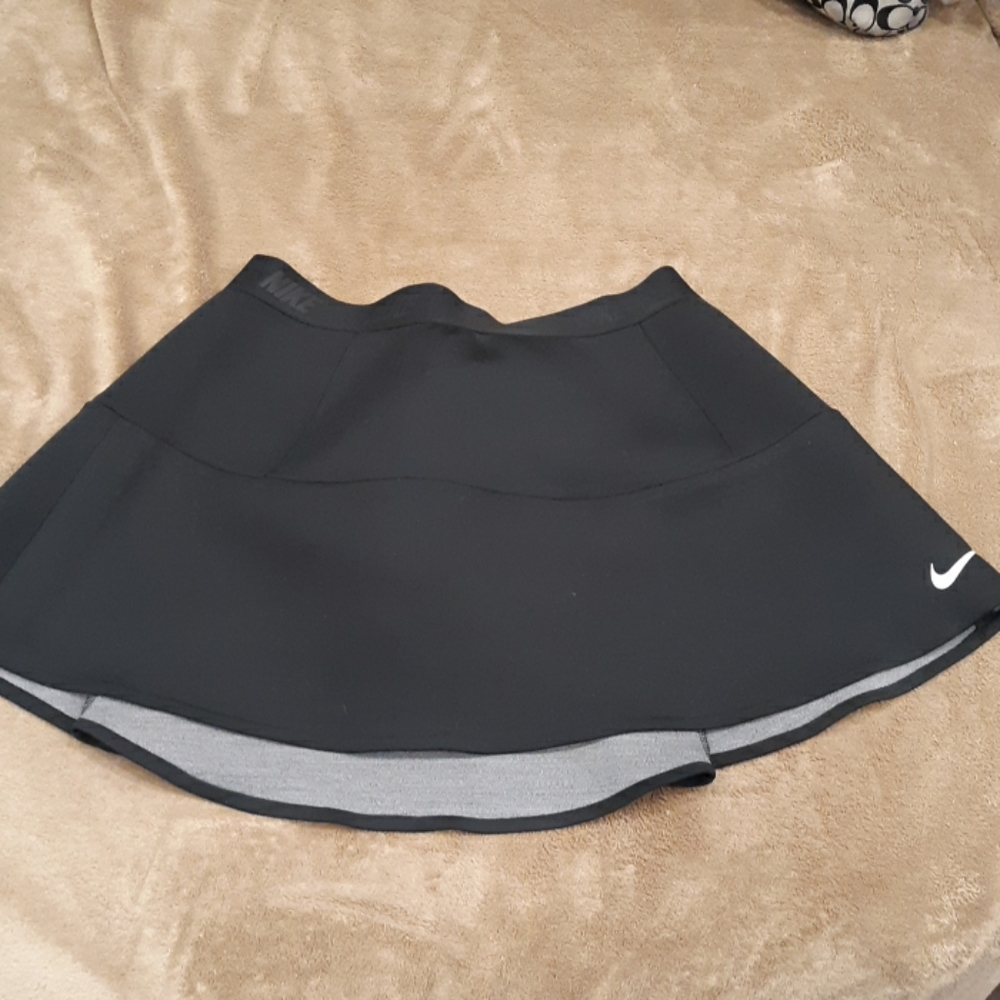 NWT....Nike Golf Skort...Size Large - Picture 4 of 8